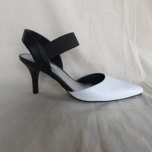 Simply Vera Vera Wang Black and  White heels in Size 7